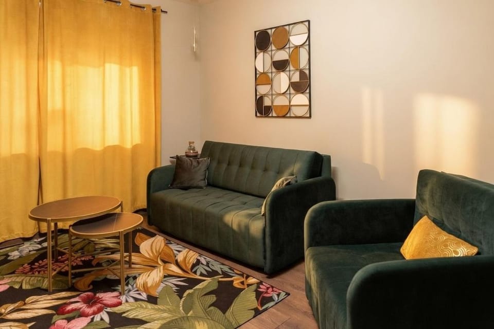 Golden Vibes Design decorated Apt 2BEDs, Family Apartment in City of Zagreb