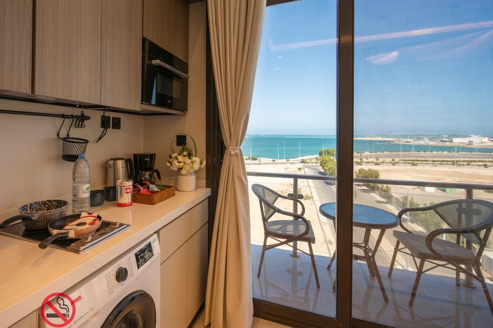 Natural landscape, Coffee/tea facilities, Balcony/Terrace, Kitchen or kitchenette, Dining area, stove