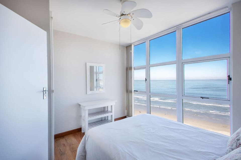 Bed, Bedroom, Sea view
