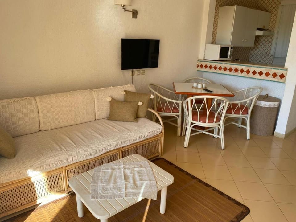 Appartement avec Piscine Privée et Jardin à Tabarka - Idéal Couple Campground/ 
RV Resort in Tunis