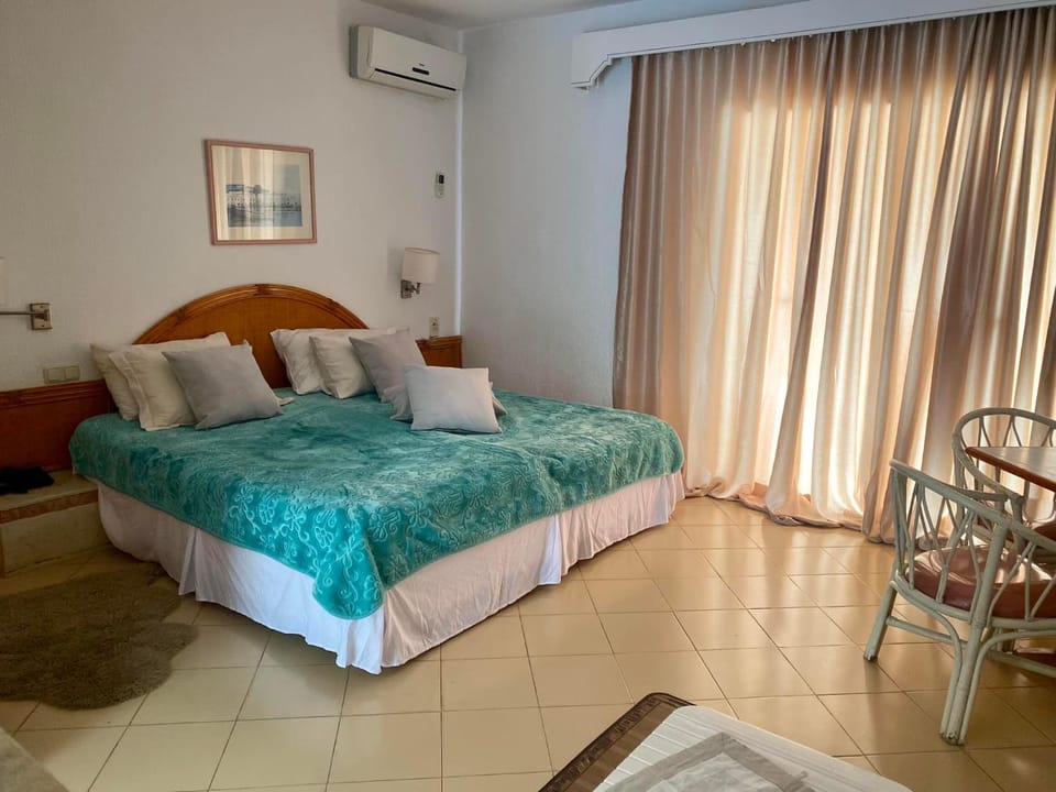 Appartement avec Piscine Privée et Jardin à Tabarka - Idéal Couple Campground/ 
RV Resort in Tunis