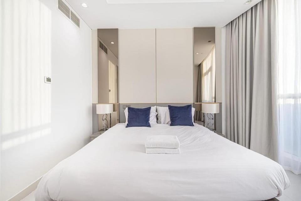 Luxury 1BR in 5star Hotel, 2 pools, Gym, Spa, Restaurants on site Apartment in Dubai