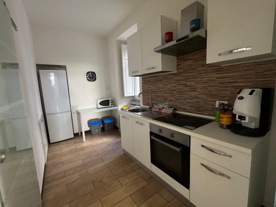 Kitchen or kitchenette, Communal kitchen