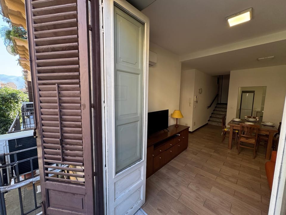 Communal lounge/ TV room, Balcony/Terrace