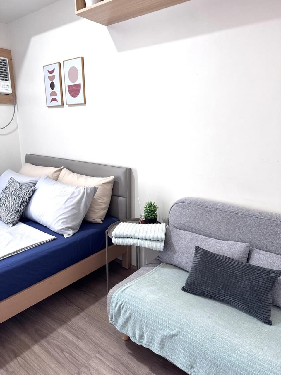 Bed, Living room, Bedroom