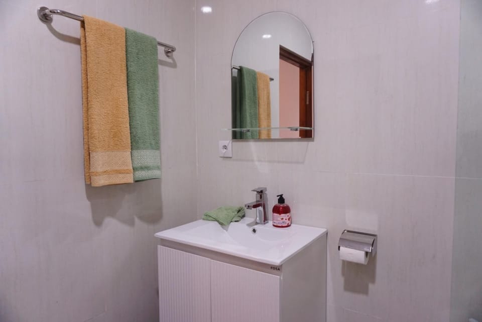 Shower, Bathroom, towels