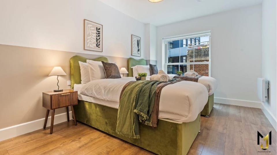 'Meridian Way' 2-Bed Premium Executive Apt F6 Apartment in Reading