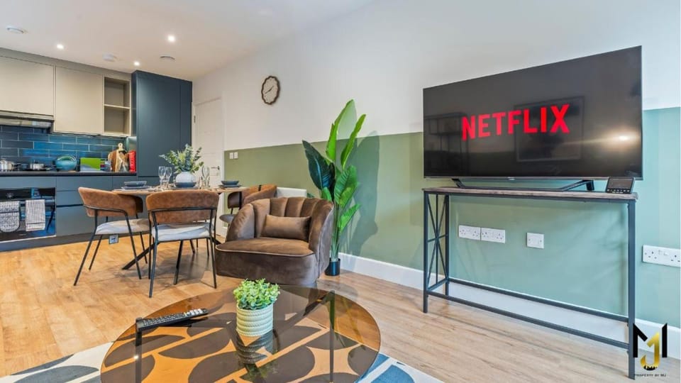 'Meridian Way' 2-Bed Premium Executive Apt F6 Apartment in Reading