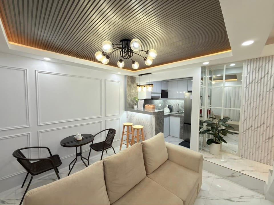 Kitchen or kitchenette, Living room, Seating area, Dining area, minibar, oven