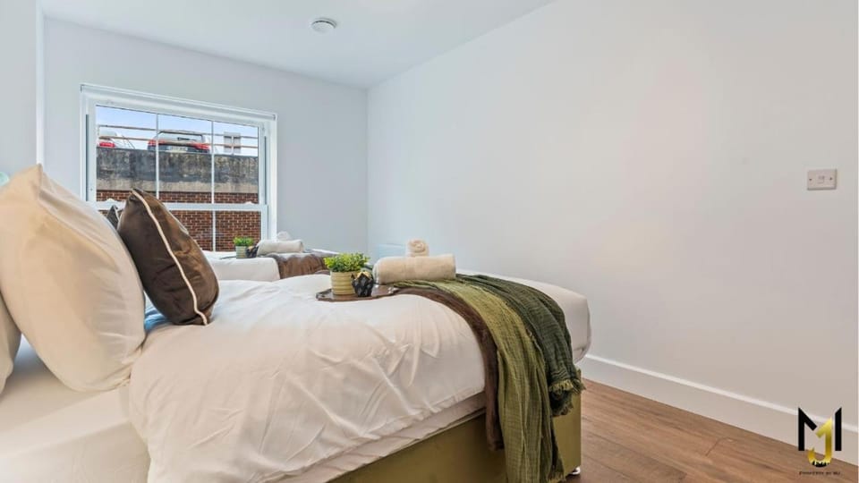'Meridian Way' 2-Bed Premium Executive Apt F5 Apartment in Reading