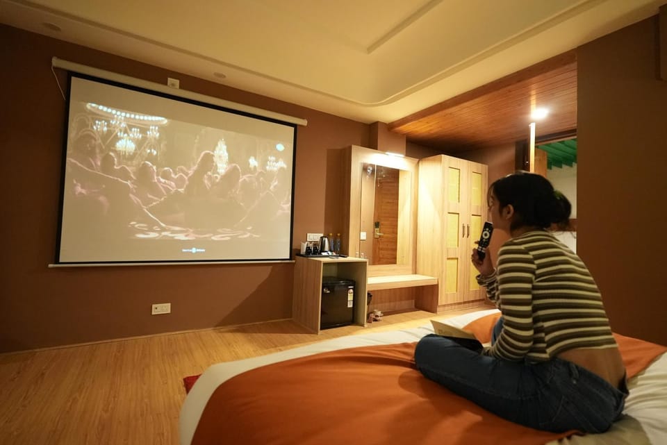 Bed, TV and multimedia, Photo of the whole room, Evening entertainment, Bedroom