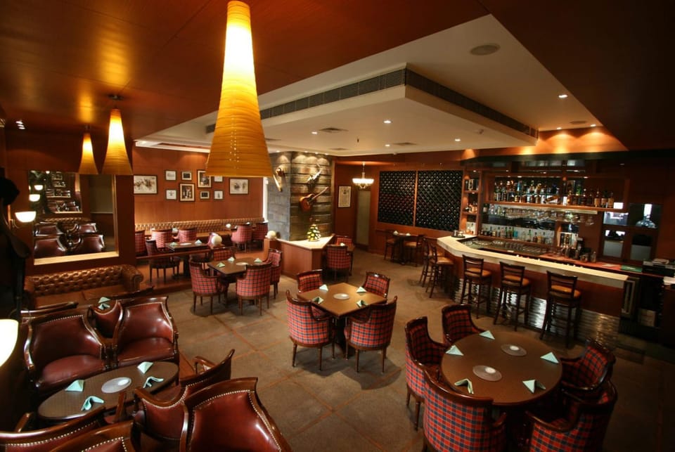 Restaurant/places to eat, Lounge or bar