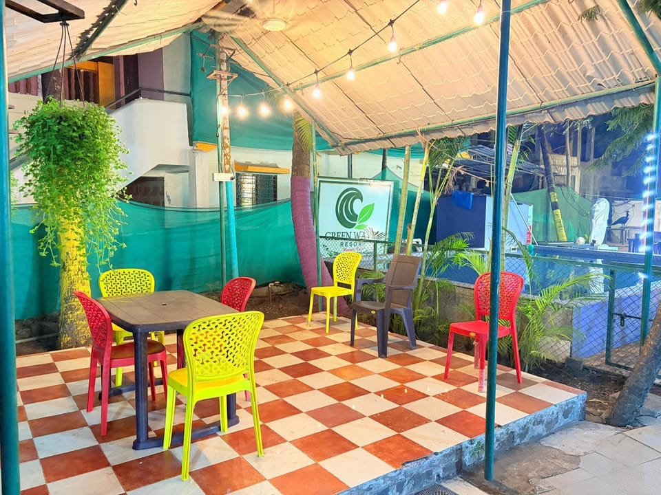 Restaurant/places to eat, Seating area