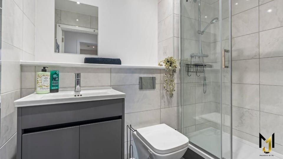 'Meridian Way' 9-Bed Large Premium Executive Apts Apartment in Reading