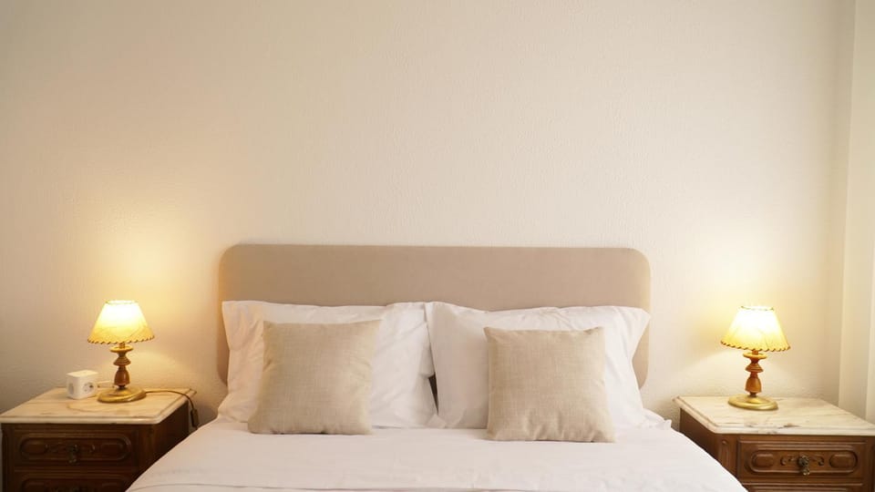 Bed, Photo of the whole room, Decorative detail, Bedroom