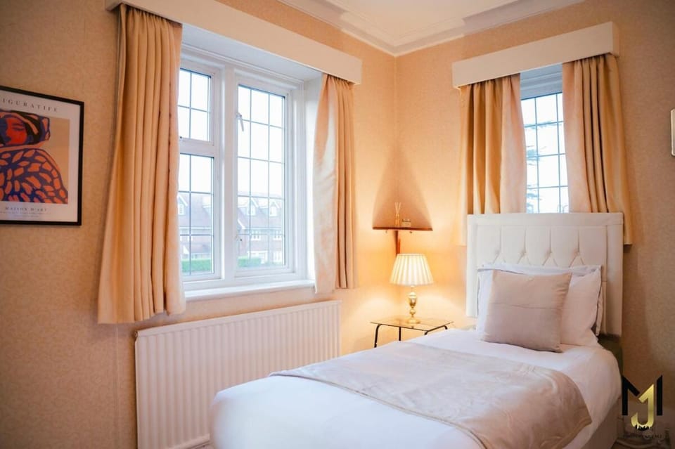 Spacious 10BR Home, Ideal For Contractors & Groups Villa in Maidenhead