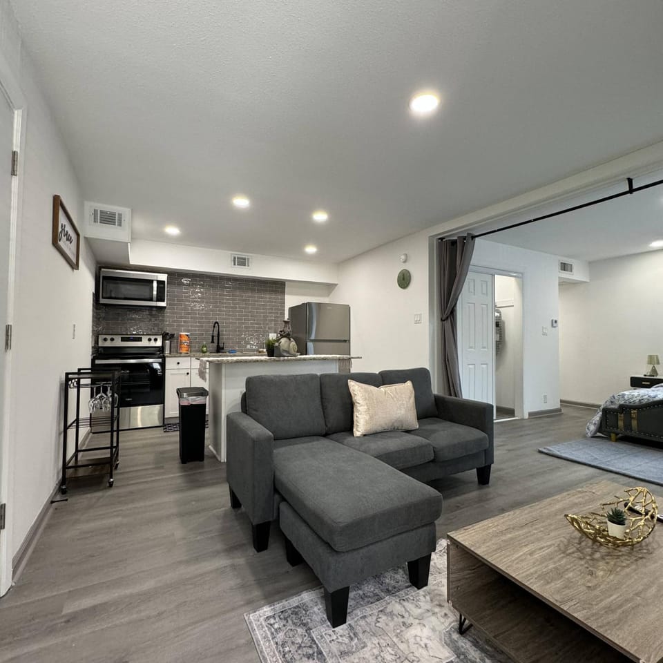 2-2 Dallas l FIFA READY l 5 Min from Love Field Apartment in Dallas