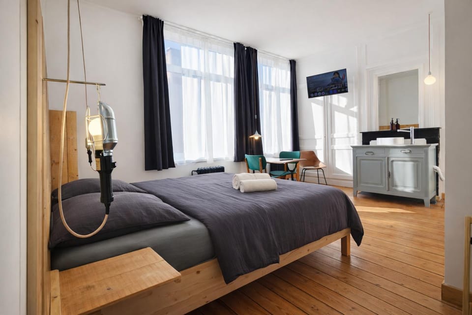 Bed, Photo of the whole room, Bedroom