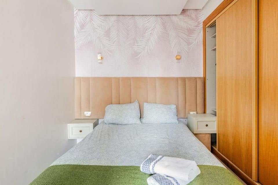 chic two bedrooms home one minute to the beach Apartment in Casablanca