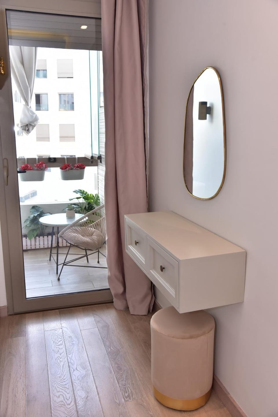 chic two bedrooms home one minute to the beach Apartment in Casablanca