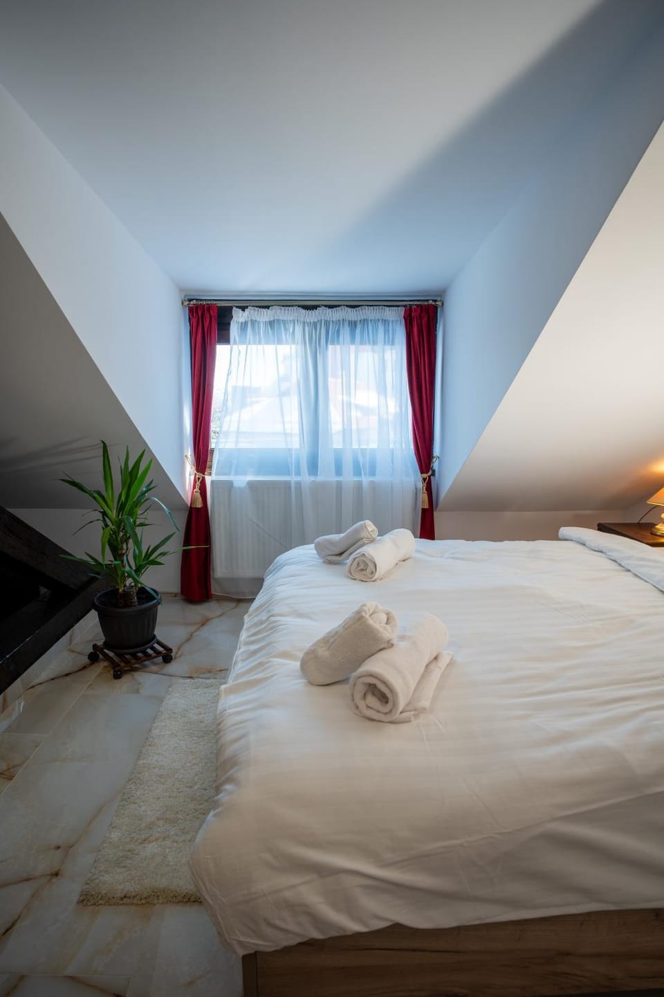Bed, Photo of the whole room, Bedroom, towels