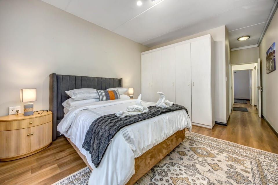 Bedroom, towels