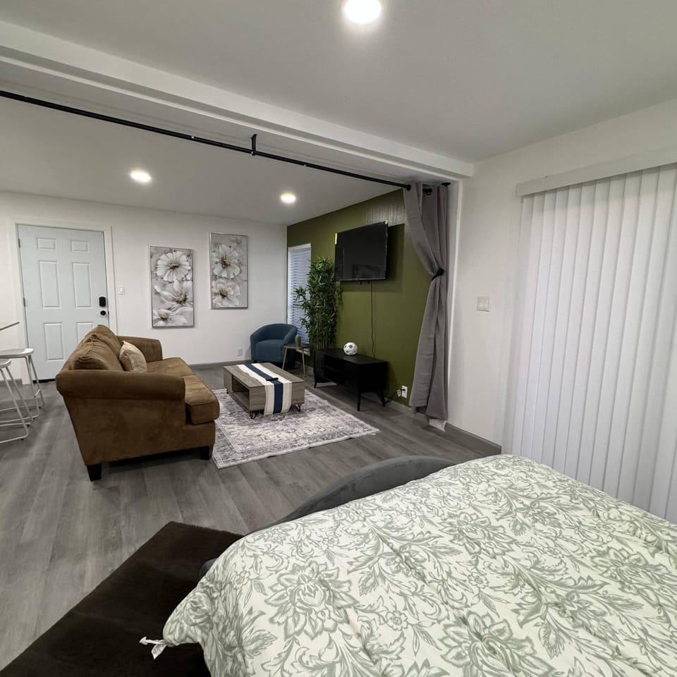 2-4 Dallas l FIFA READY l 5 Min from Love Field Apartment in Dallas