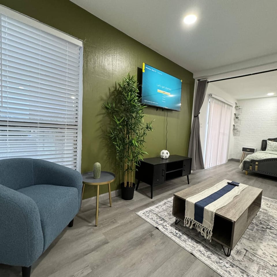 2-4 Dallas l FIFA READY l 5 Min from Love Field Apartment in Dallas