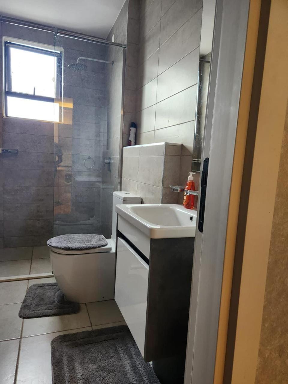 modern executive three bedroom apartment which features a swimming pool, state of the art fully equipped gym and all modern unmatched luxurious facilities which offfers luxury lifestyle Apartment in Nairobi