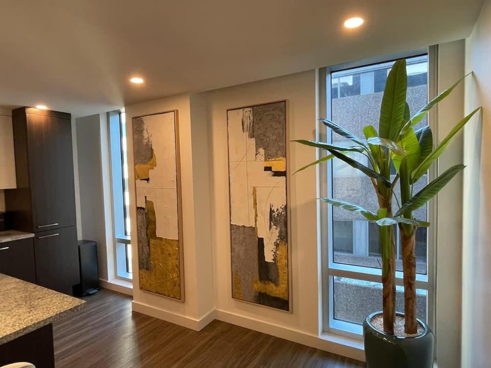 Large 1 BR with 6 appliances and rooftop swim spa Apartment in Dartmouth