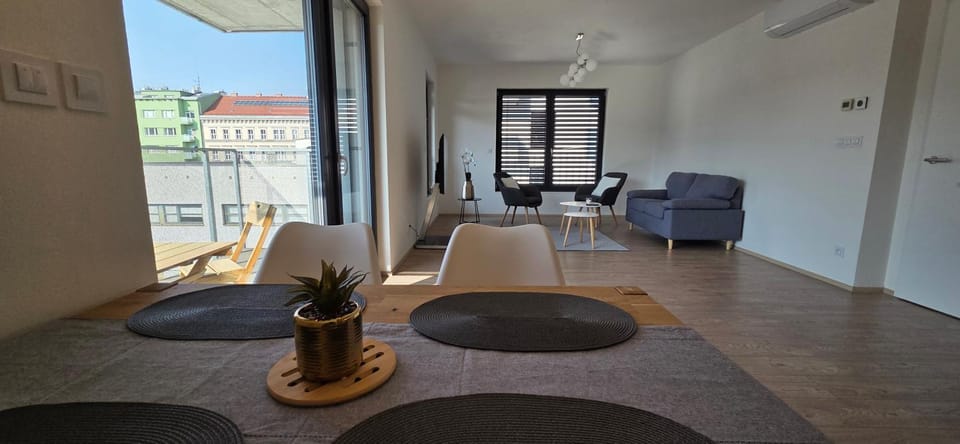 Haas Apartments Tower, 2 bedrooms, balcony and parking Apartment in Brno