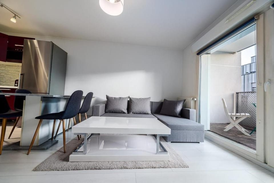 Appartement avec chambre HomeCinema - Parking&Terrase proche Paris Apartment in Pantin