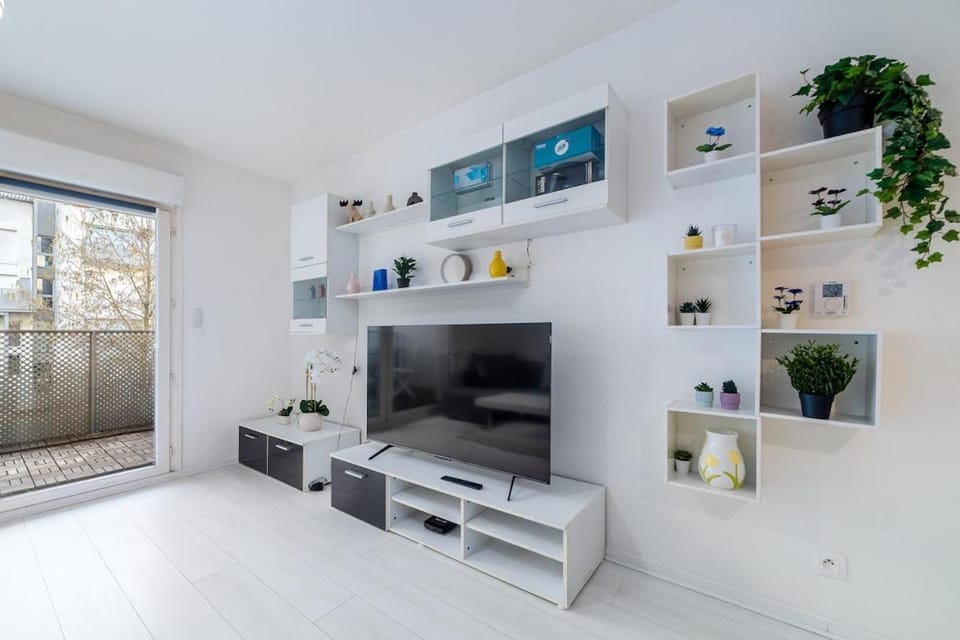 Appartement avec chambre HomeCinema - Parking&Terrase proche Paris Apartment in Pantin