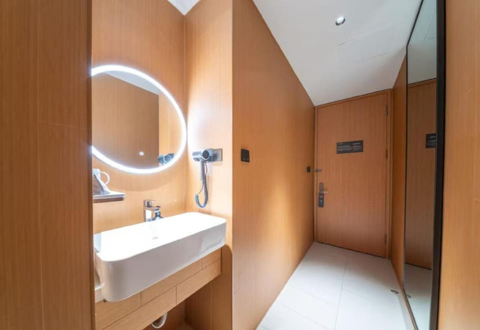 JI Hotel Zhuhai Gongbei Port Hotel in Guangdong