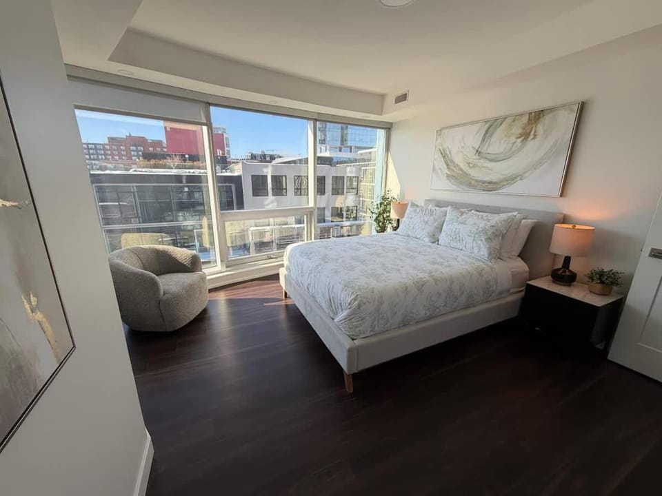 Downtown waterfront 2 BR and 2 Bath with 6 appliances Apartment in Dartmouth