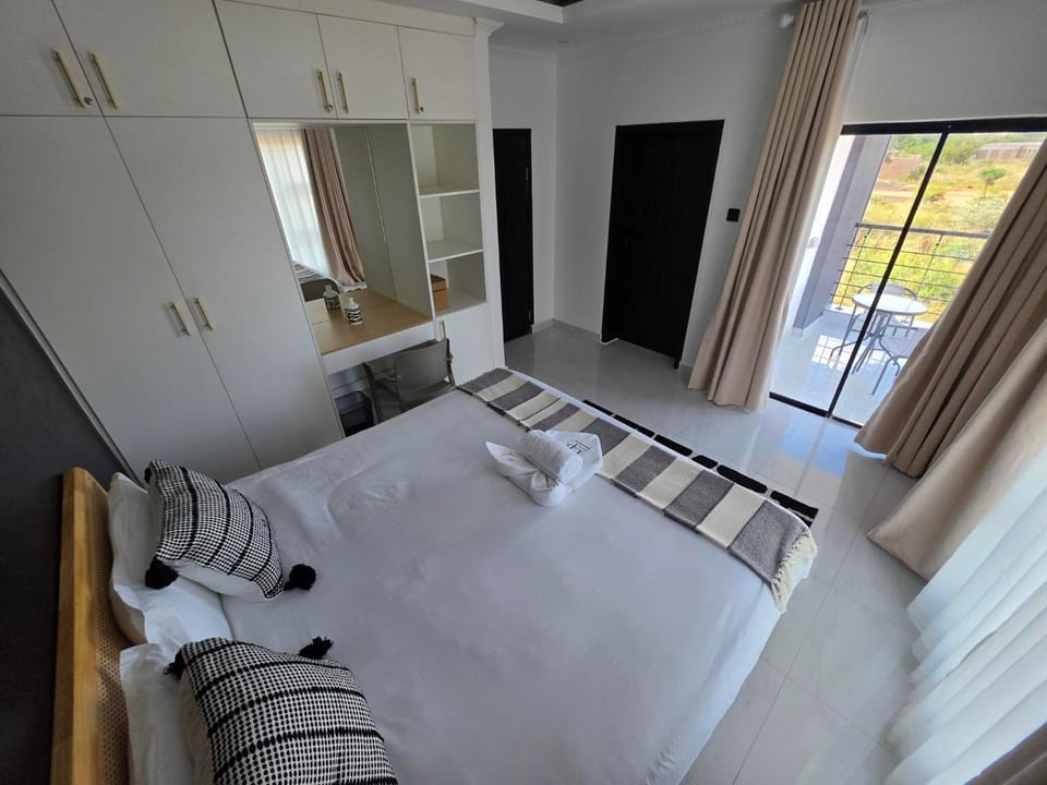 Bed, Photo of the whole room, wardrobe