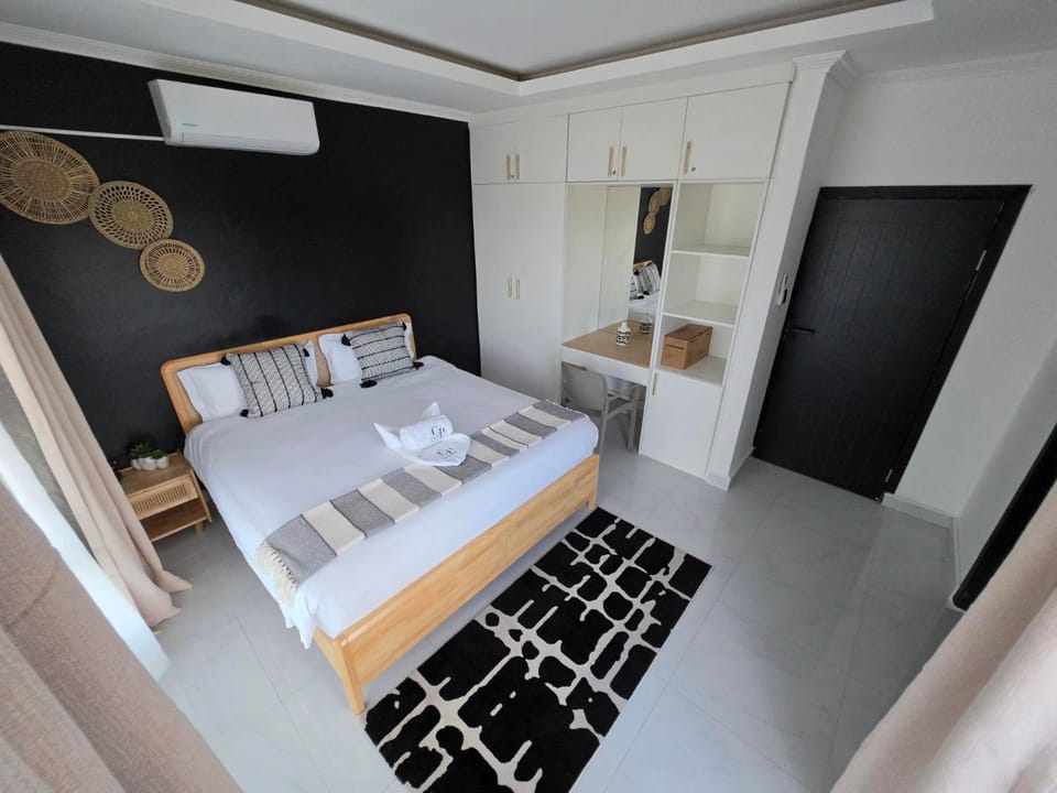 Bed, Photo of the whole room, Bedroom, wardrobe