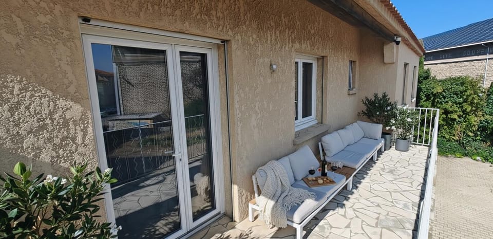 Property building, View (from property/room), Balcony/Terrace