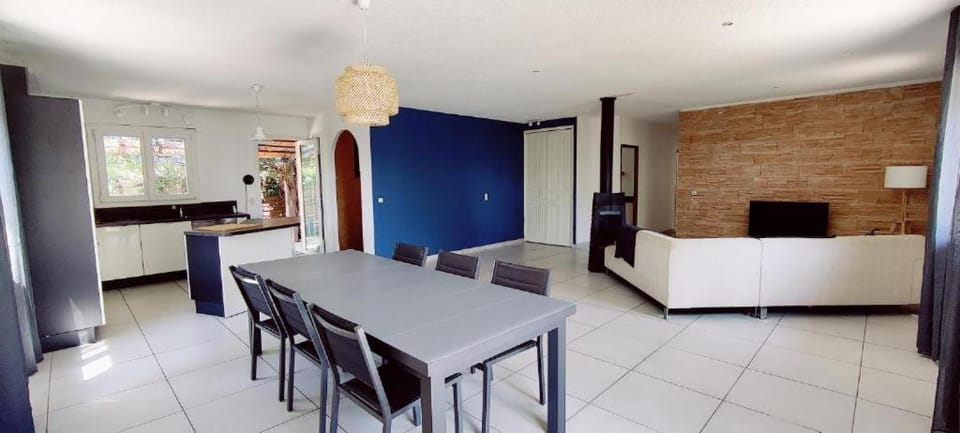 Living room, Seating area, Dining area, kitchen
