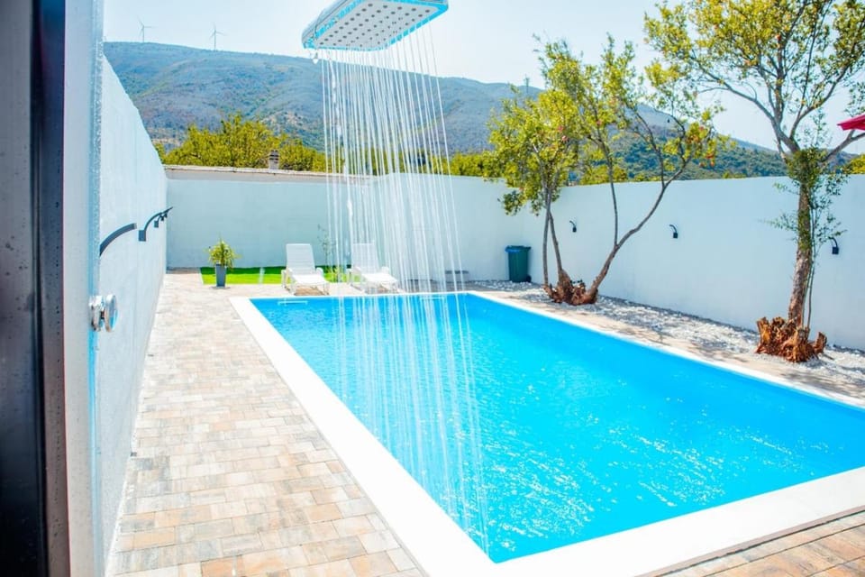 Garden, Swimming pool