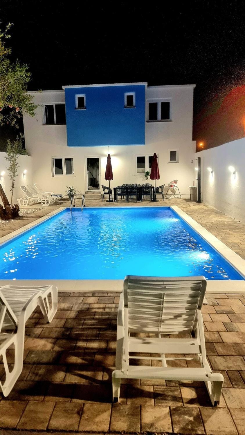 Swimming pool