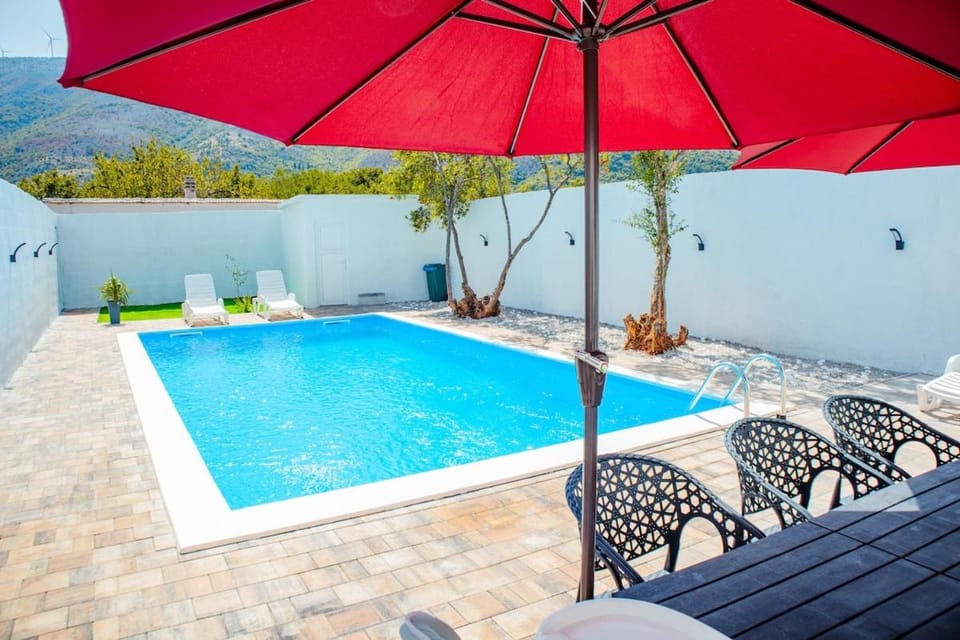 Plava villa Mostar swiming pool with house Villa in Federation of Bosnia and Herzegovina