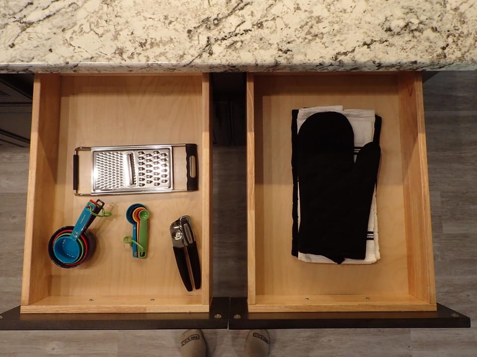 Kitchen or kitchenette