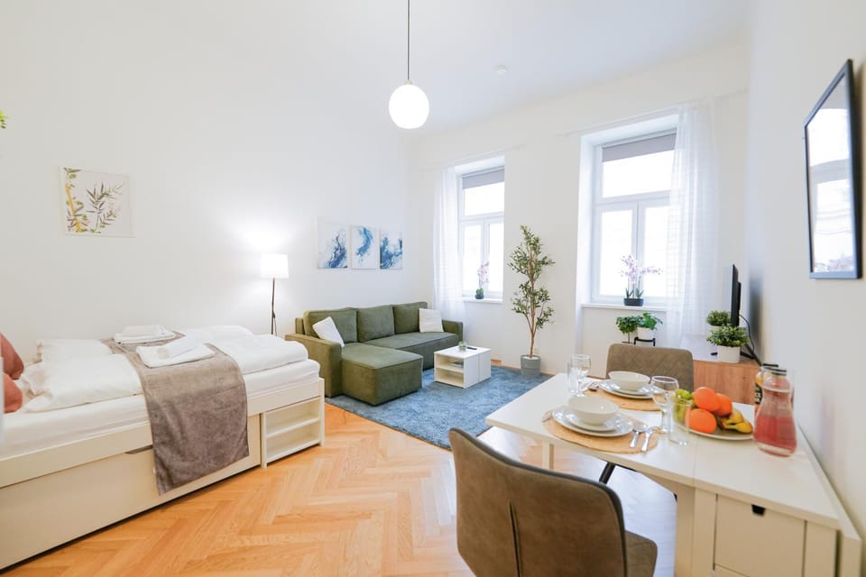 Bed, Living room, Photo of the whole room, Seating area, Dining area, Bedroom