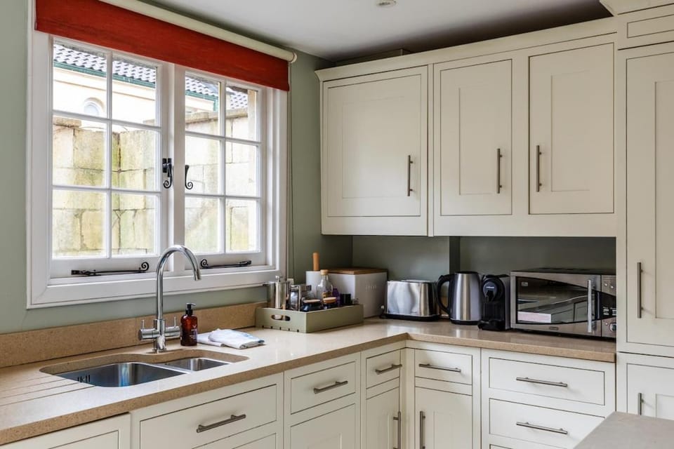 Catharine Place - Elegant Central 1-Bed Gem with Private Garden Apartment in Bath
