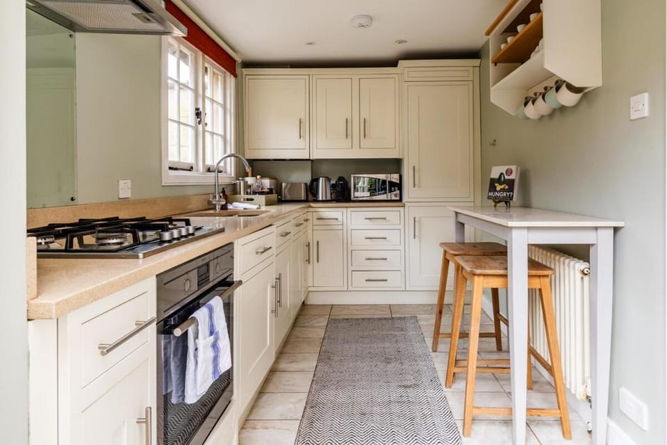 Catharine Place - Elegant Central 1-Bed Gem with Private Garden Apartment in Bath