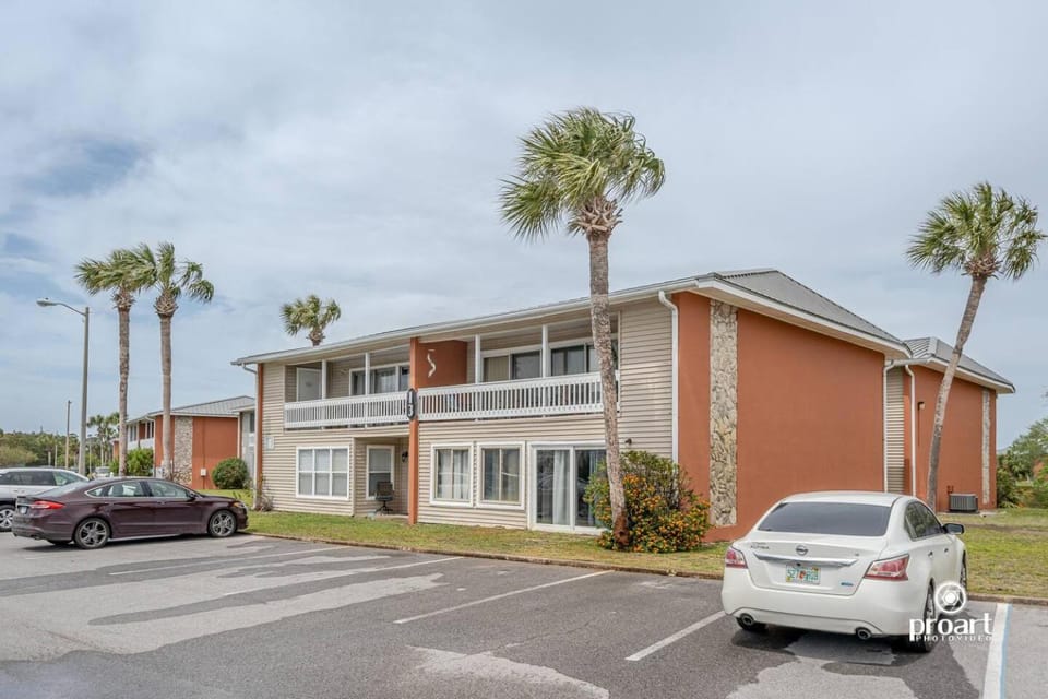 Sunny Daze 0.8 Miles to beach Apartment in Destin