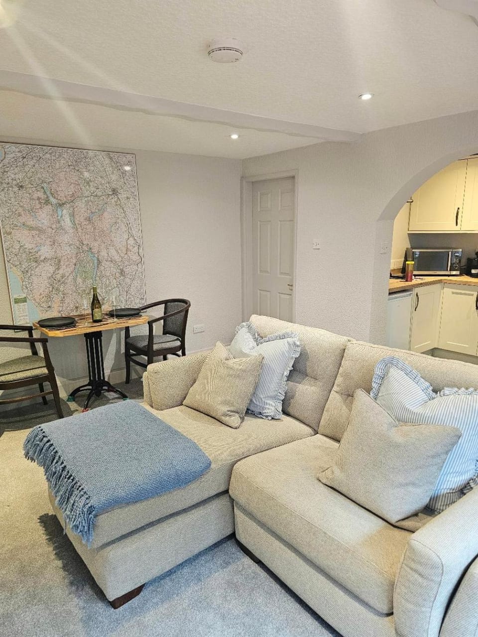 Living room, Seating area, Dining area