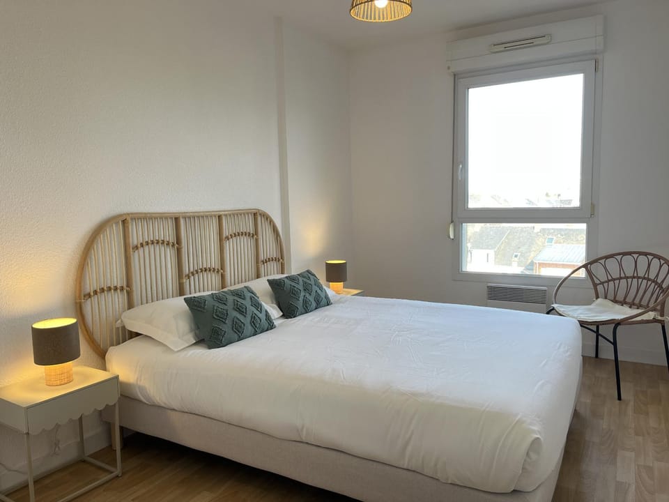 Bed, Bedroom