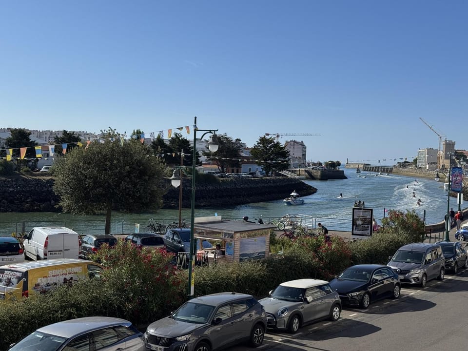 Neighbourhood, Sea view